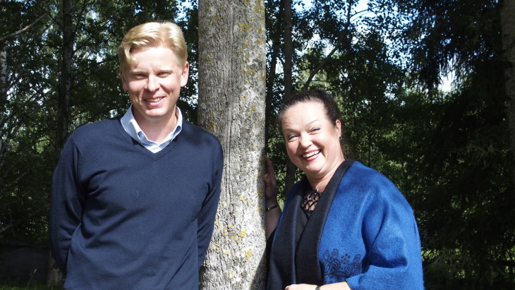 Janne Hovi ja Taina Piira Halosenniemen Eino Leinon päivän konsertissa. Kuva Tarja Kärkkäinen